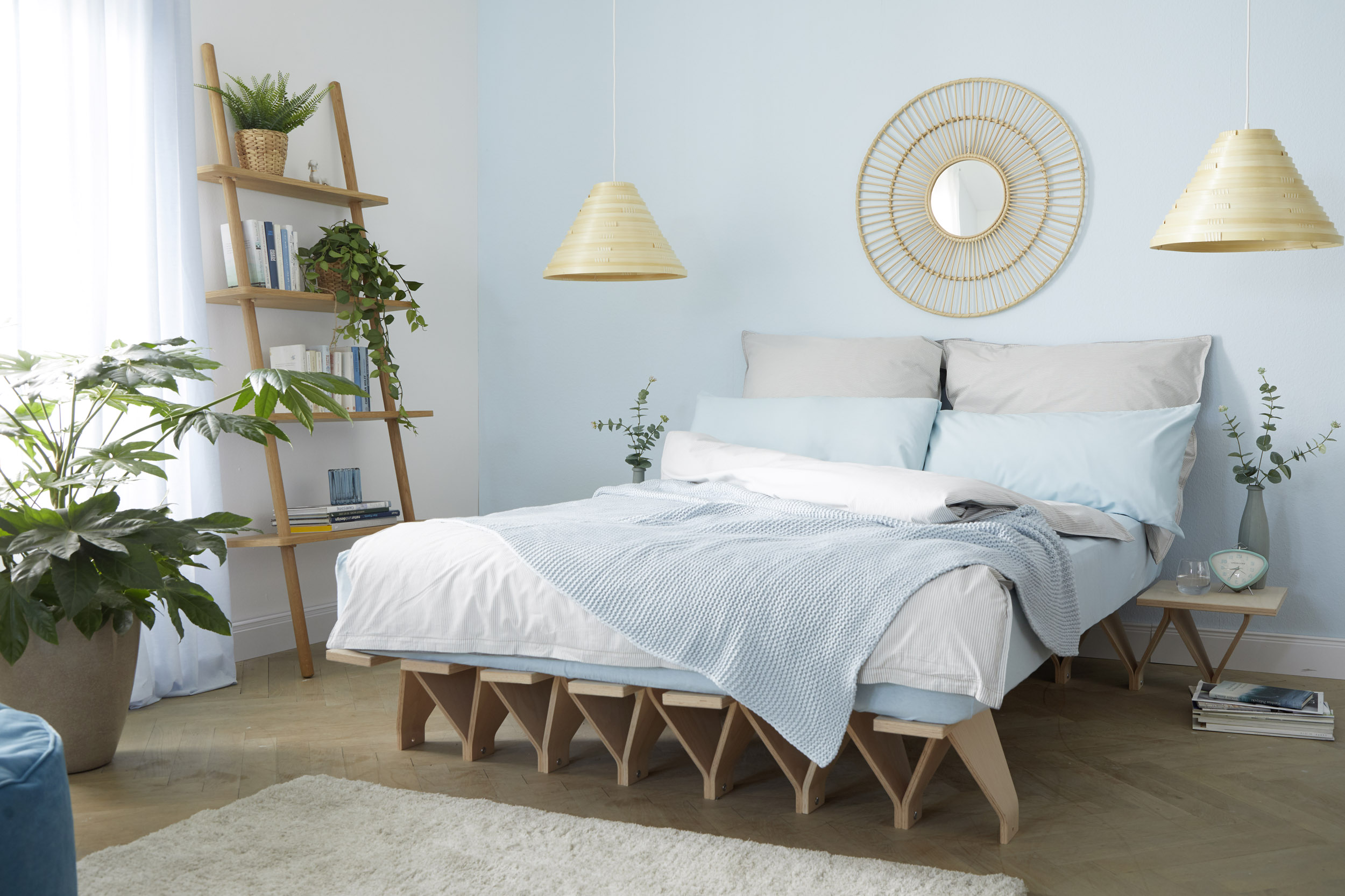 Tojo Bett lieg