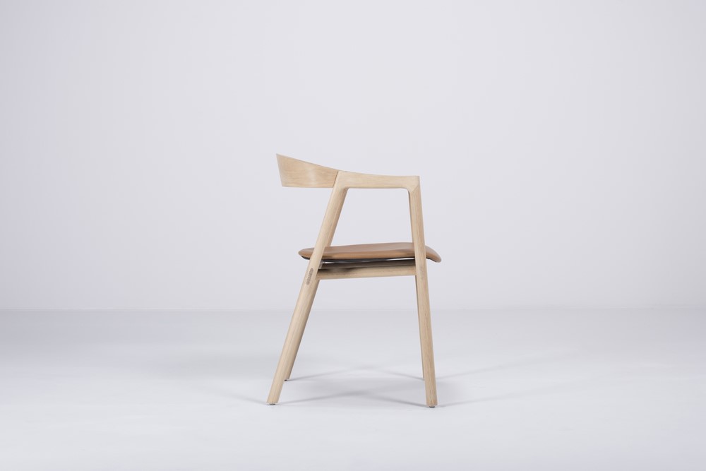 mq-st-muna-chair-54x53x75-oak-white-1015-dakar-leather-nature-4311-3_gazzda_munachair mq-st-muna-chair-54x53x75-oak-white-1015-dakar-leather-nature-4311-3_gazzda_munachair