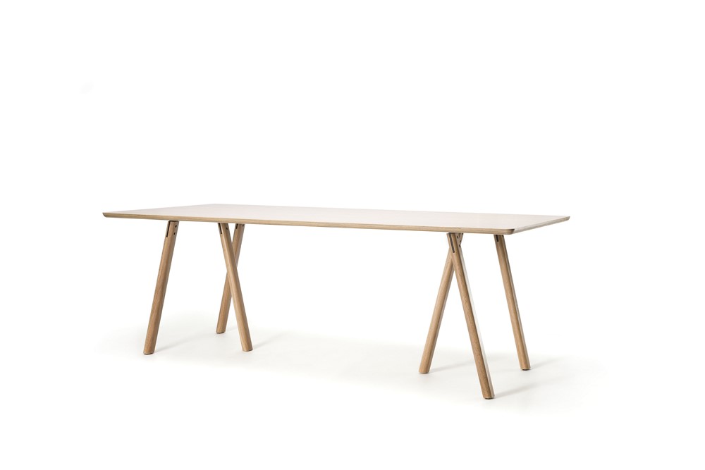 trestle-table_oak_natural_2100x950x730-sideangle_feelgooddesign_trestle