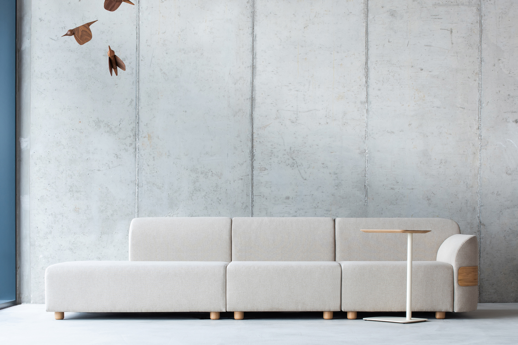 am-loop-side-table-veneer-oak-natural-lacquer-lua468-powder-coated-steel-mushroom-matte-1013-3 am-loop-side-table-veneer-oak-natural-lacquer-lua468-powder-coated-steel-mushroom-matte-1013-3