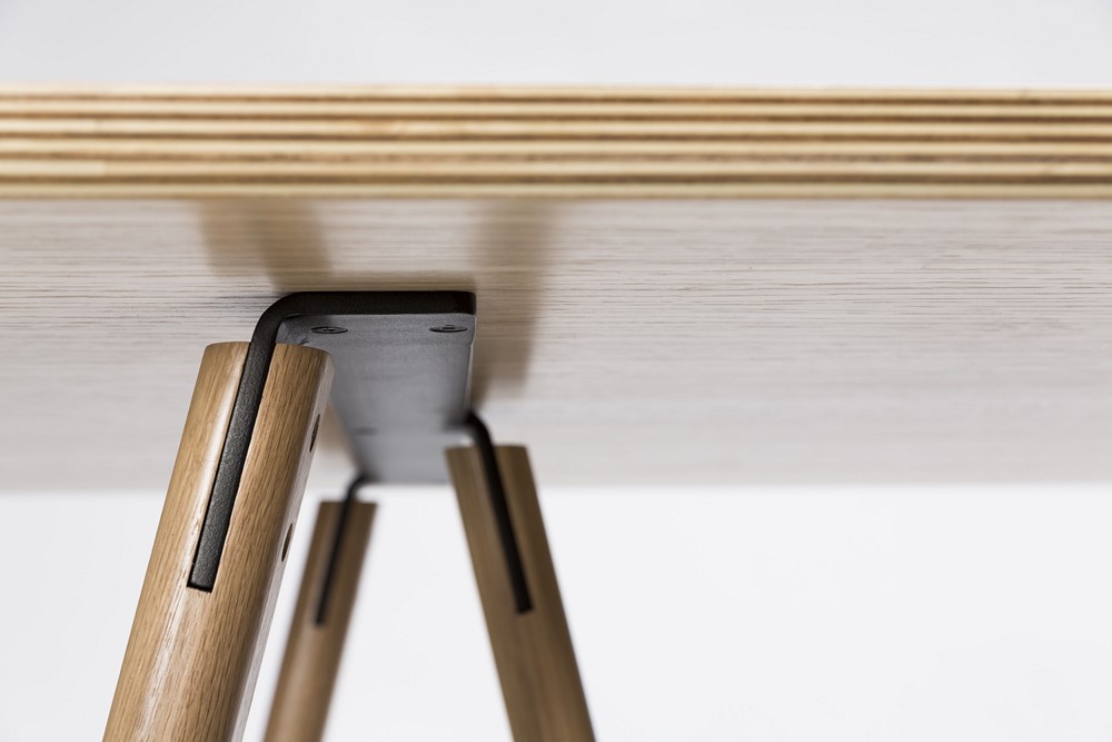 trestle-table_oak_natural_2100x950x730-closeup1_feelgooddesign_trestle trestle-table_oak_natural_2100x950x730-closeup1_feelgooddesign_trestle