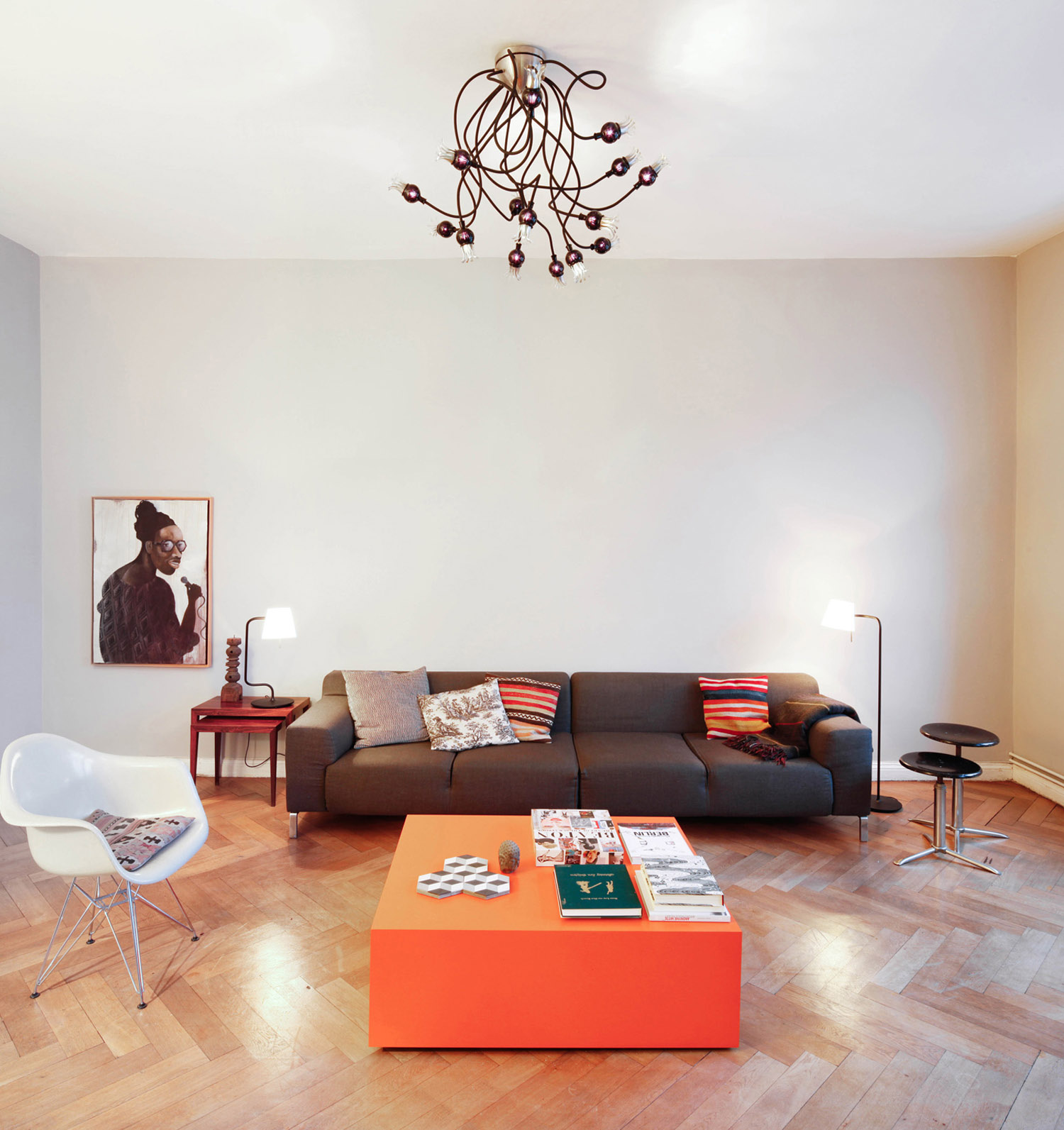 serien_arm_poppy-ceiling