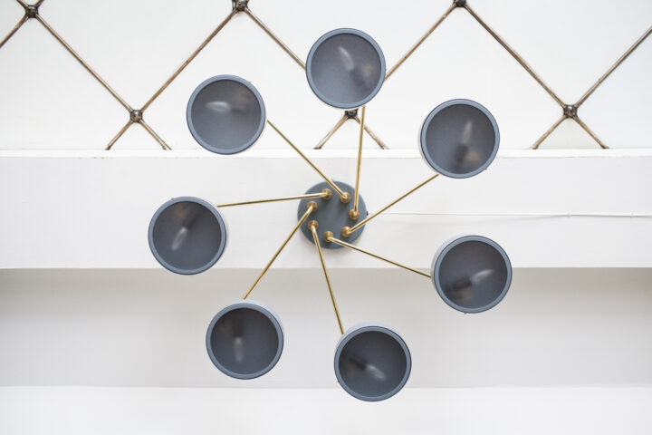 made-by-hand_petite-machine_chandelier_slate_sonny-eatery_copenhagen_photo-credit_marcus_trappaud_bjorn-720x480
