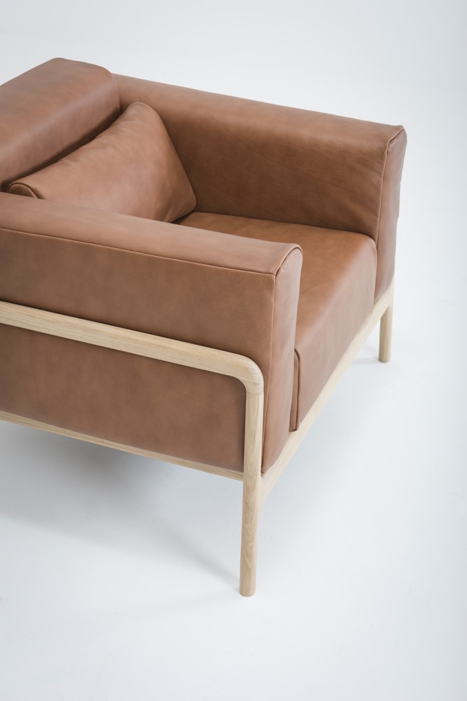 mq-st-fawn-armchair-90x88x86-oak-white-1015-dakar-whisky-2732-12_gazzda_fawn_sessel mq-st-fawn-armchair-90x88x86-oak-white-1015-dakar-whisky-2732-12_gazzda_fawn_sessel